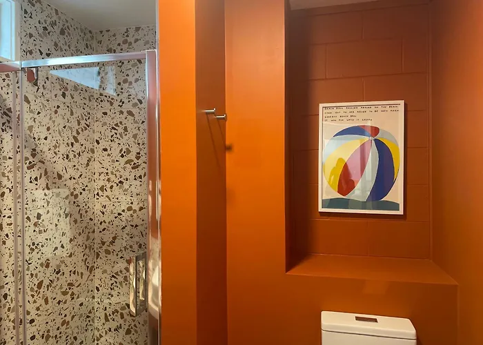 Deluxe Queen Suite