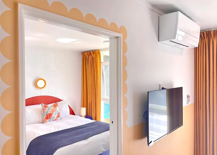 Deluxe Queen Suite